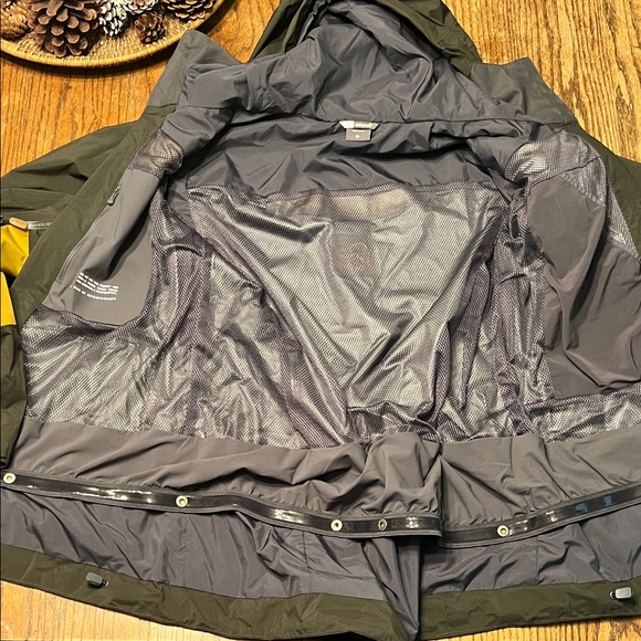 Norrøna Tamok Gore-Tex Women's Snowboard Jacket Rosin - Picture 16 of 16